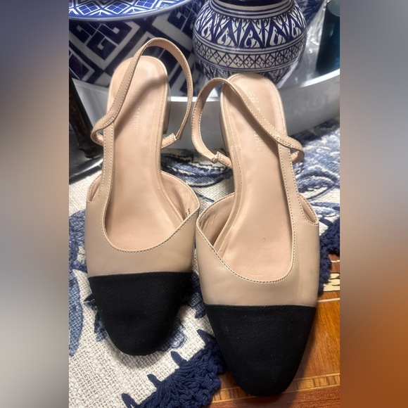 Shoes - Elegant Black and Tan Women's Shoes